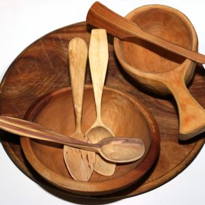 Selection of treen.