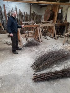Grading birch bundle into besom bundle